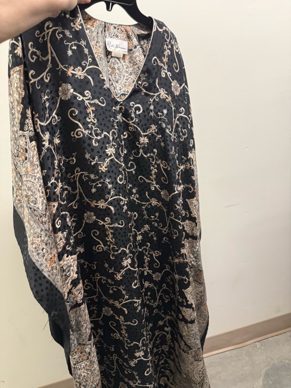 Roth Newman New York Paisley V-Neck Blouse in Black and Cream